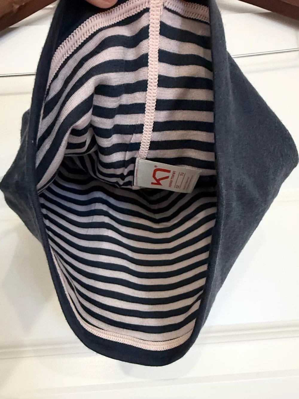 KARI TRAA Tikse Beanie in Dark Navy with Pink Colorway